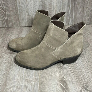 Me Too Zeus Suede Leather Heeled Ankle Boot Bootie Taupe Light Brown 7.5M
